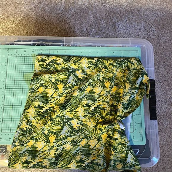 ARITZIA - Sz M - EUC - Nino Blouse with green and yellow pattern - Picture 4 of 6